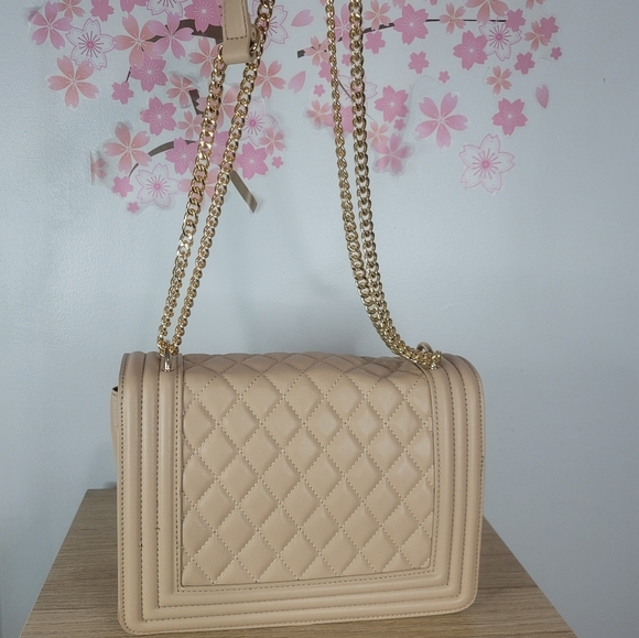 Quilted classy elegant tan purse with gold chain - Picture 4 of 6